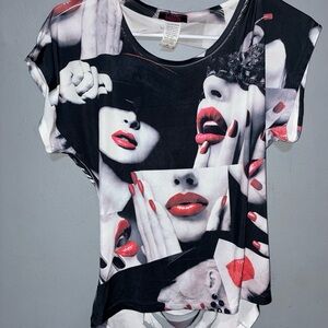 Women’s Graphic Fashion Tee – Red Lips & Faces Print Medium